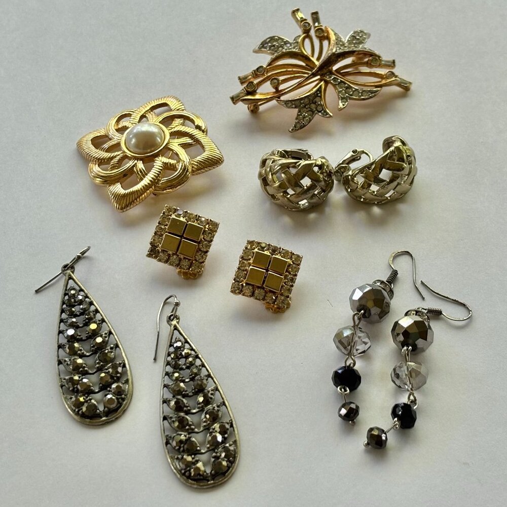 Lot of 10 Assorted Vintage to Modern Costume Jewelry Mixed Lot Wearable